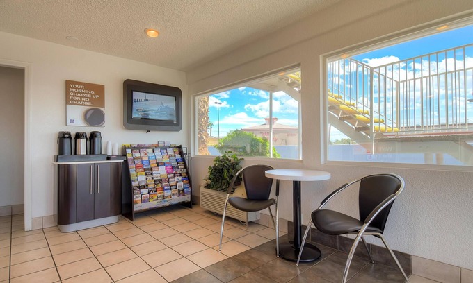 Sunrise Manor Hotel | Discover Relaxation at Motel 6 Las Vegas, NV - Boulder Hwy
