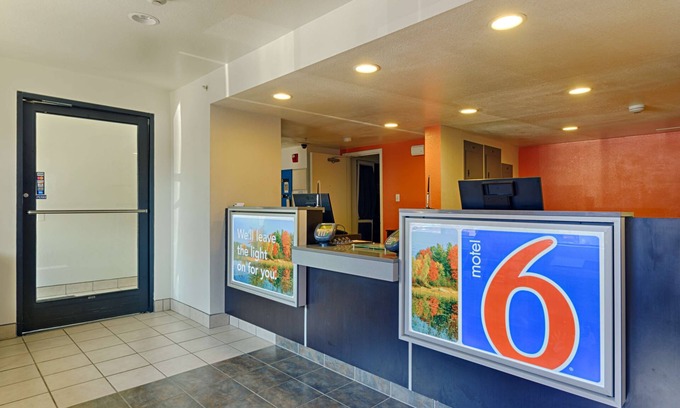 Maryland City Hotel | Budget-Friendly Motel 6 Laurel with Pool & Breakfast