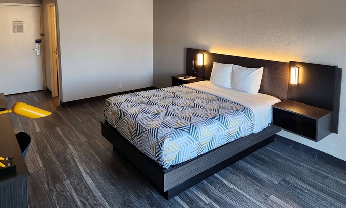 Highlands Hotel | Budget-Friendly Stay at Motel 6 Lincoln, NE - Airport
