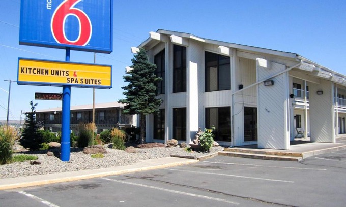 Madras Hotel | Pet-Friendly Stay at Motel 6 Madras, OR - Rated 7.5/10