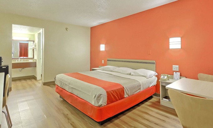 Maple Shade Hotel | Budget-Friendly Motel 6 in Maple Shade Township, NJ