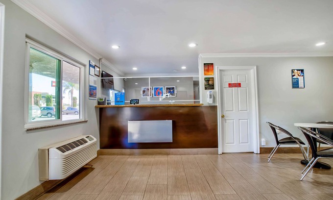 Sun City Hotel | Comfortable Stay at Motel 6 Menifee with Pool & Breakfast