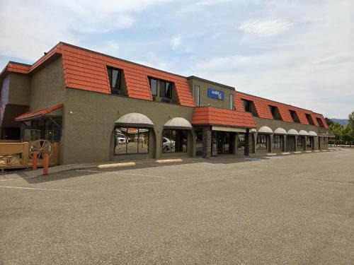 Merritt Hotel | Cozy Merritt Desert Inn: Pet-Friendly with Complimentary Breakfast