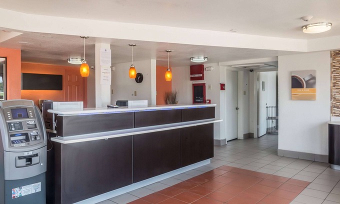 Mesquite Hotel | Budget-Friendly Stay at Motel 6 Mesquite, TX - Pool & Breakfast