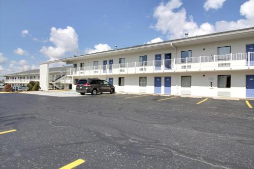 Middleburg Heights Hotel | Budget-Friendly Stay at Motel 6 Middleburg Heights, OH