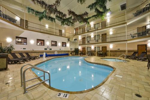 Minot Hotel | Budget-Friendly Motel 6 in Minot, ND with Pool & Pets