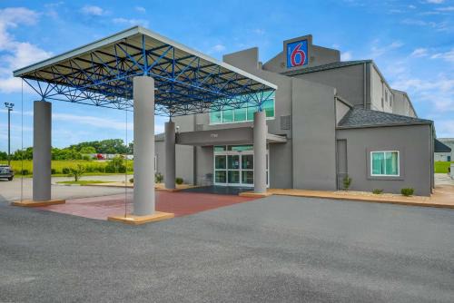 Montgomery Hotel | Budget-Friendly Motel 6 in Montgomery, AL - Near Airport