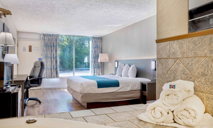 Star City Hotel | Convenient Motel 6 in Morgantown, WV with Breakfast & Kitchen