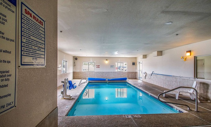 Nephi Hotel | Budget-Friendly Motel 6 Nephi with Pool and Breakfast