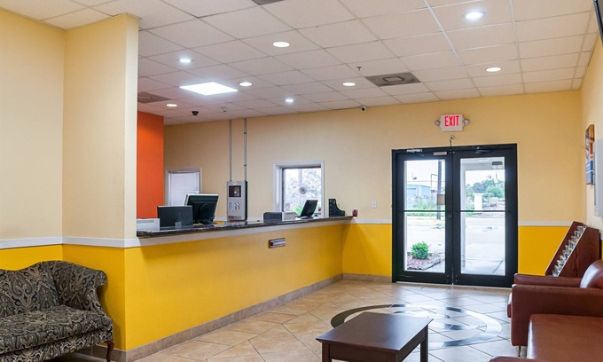 Desire Area Hotel | Budget-Friendly Motel 6 New Orleans - Convenient Downtown Access