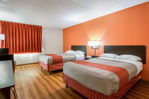 New Stanton Hotel | Pet-Friendly Stay at Motel 6 New Stanton, PA - Rated 8.1/10