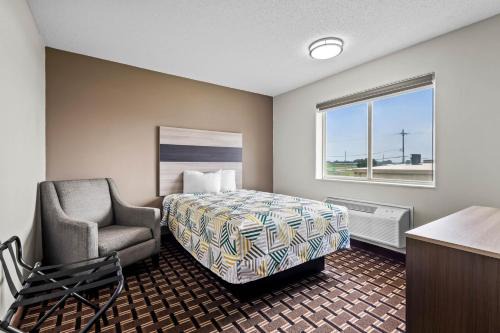 North Sioux City Hotel | Convenient Motel 6 North Sioux City with Pool & Pet Friendly