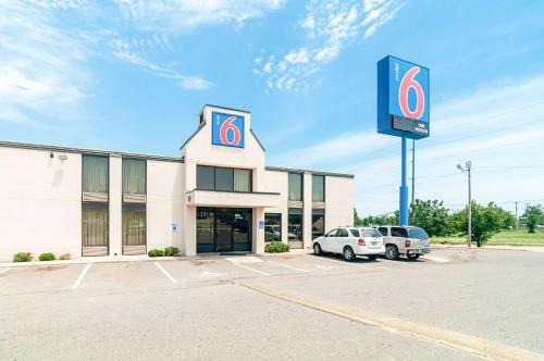 Central Oklahoma City Hotel | Budget-Friendly Motel 6 in Oklahoma City - Pet Friendly Stay