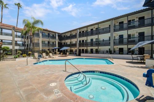 Ontario Hotel | Convenient Motel 6 Ontario: Pet-Friendly Near Convention Center