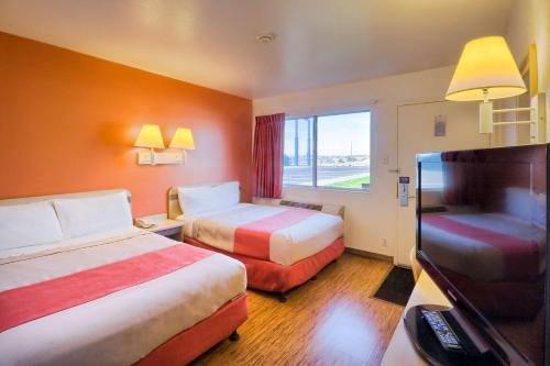 Pendleton Hotel | Welcoming Motel 6 in Pendleton, OR with Pool & Pet Options