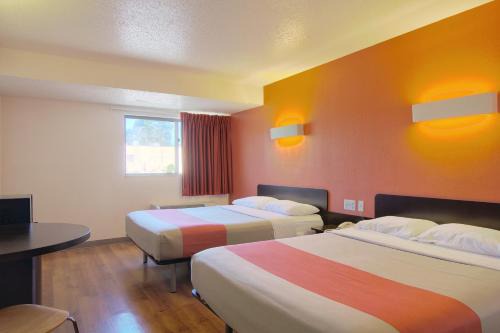 Piscataway Hotel | Budget-Friendly Motel 6 in Piscataway, NJ - Pet Friendly Stay