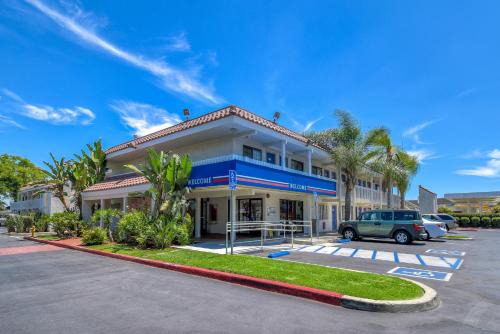 Westmont Hotel | Convenient Motel 6 in Pomona, CA - Family and Pet Friendly