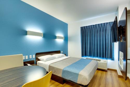 Poplar Bluff Hotel | Pet-Friendly Stay at Motel 6 in Poplar Bluff, MO