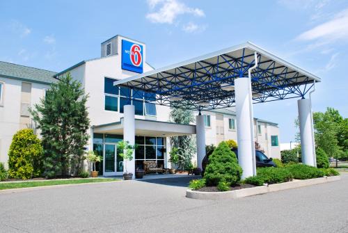 Pottstown Hotel | Budget-Friendly Motel 6 in Pottstown, PA - Family & Pet Friendly