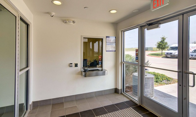 Roanoke Hotel | Convenient Comfort at Motel 6 Roanoke - Northlake Speedway