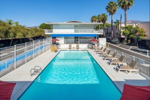 North State Hotel | Pet-Friendly Motel 6 in Santa Barbara with Pool Access
