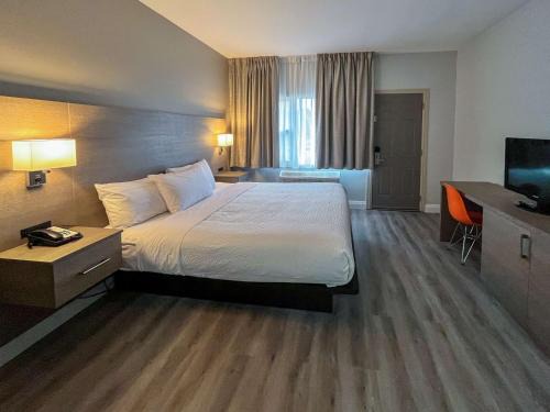 Algoma District Hotel | Convenient Stay at Motel 6 Sault Ste. Marie, ON