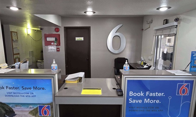 Slidell Hotel | Budget-Friendly Motel 6 Slidell, LA with Pool & Breakfast