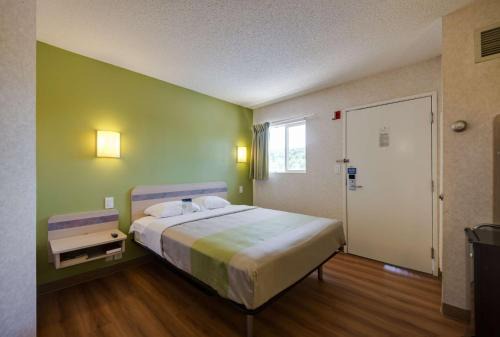 Barium Springs Hotel | Pet-Friendly Motel 6 in Statesville, NC for Your Getaway