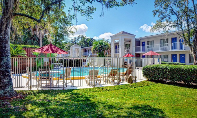 Tallahassee Hotel | Budget-Friendly Motel 6 in Downtown Tallahassee