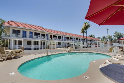 Tempe Hotel | Convenient Stay at Motel 6-Tempe, AZ - Family & Pet Friendly