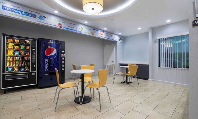 Texas City Hotel | Budget-Friendly Motel 6 in Texas City, TX with Breakfast