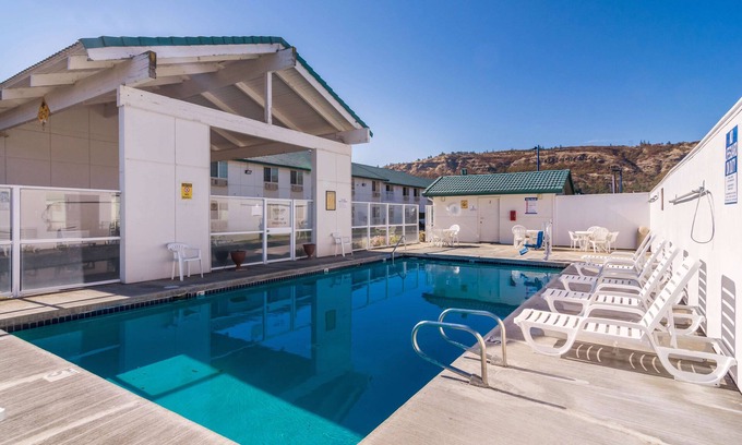 The Dalles Hotel | Budget-Friendly Motel 6 in The Dalles, OR with Pool