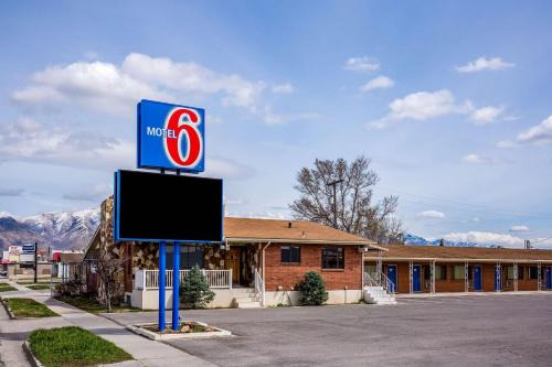 Tremonton Hotel | Pet-Friendly Motel 6 in Tremonton, UT for Family Stay