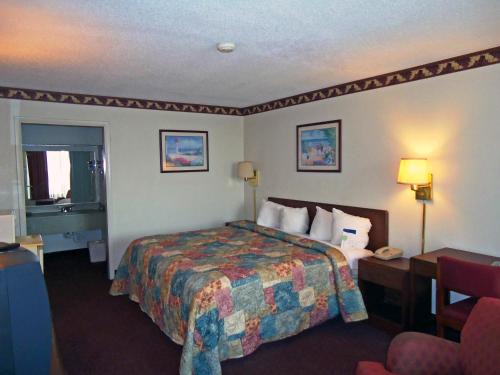 Troy Hotel | Pet-Friendly Motel 6 in Troy, OH with Pool Access