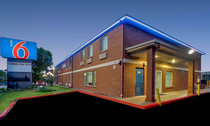 Tulsa Hotel | Budget-Friendly Stay at Motel 6 Tulsa with Pool & Breakfast