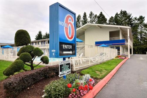 Tumwater Hotel | Budget-Friendly Motel 6 in Tumwater, WA - Olympia with Pool