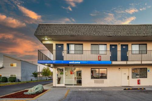 Twin Falls Hotel | Pet-Friendly Motel 6 in Twin Falls, ID with Pool Access