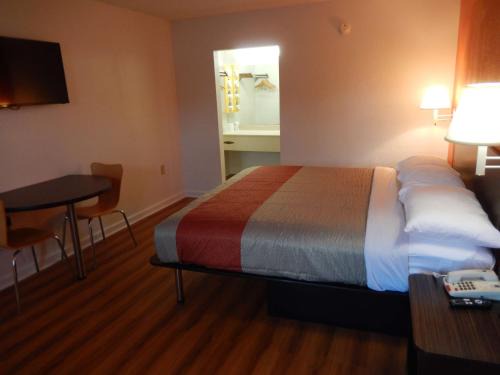 Warner Robins Hotel | Budget-Friendly Motel 6 in Warner Robins, GA - Pet Friendly