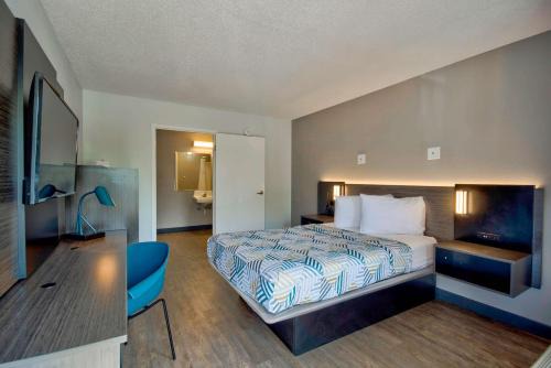 Warren Hotel | Budget-Friendly Motel 6 in Warren, MI - Pet-Friendly Stay