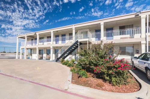 Wichita Falls Hotel | Budget-Friendly Motel 6 in Wichita Falls, TX - North