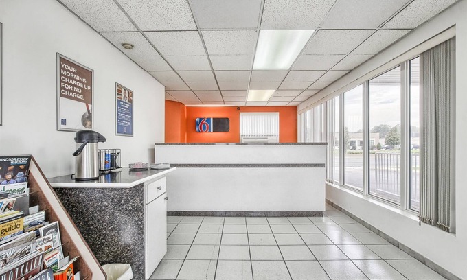 Windsor Hotel | Budget-Friendly Motel 6 Windsor with Family Amenities