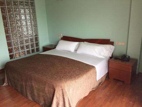 Catoira Hotel | Cozy Motel Abalo: Guests Love Breakfast & Hot Tub Access