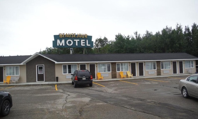 Neguac Hotel | Discover Comfort at Motel Beausejour with Ocean Views