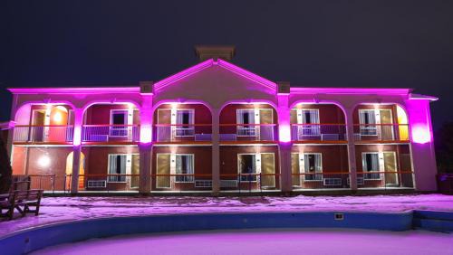 Joliette Regional County Municipality Hotel | Welcoming Stay at Motel Classique with Oceanfront Pool