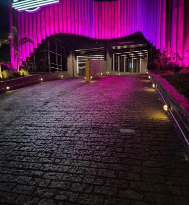 Sao Paulo Hotel | Cozy Stay at Motel Disco Verde with Complimentary Breakfast