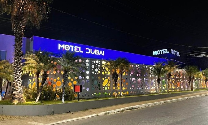 Caicaras Hotel | Discover Motel DUBAI BH: Pool, Breakfast & Hot Tub Awaits