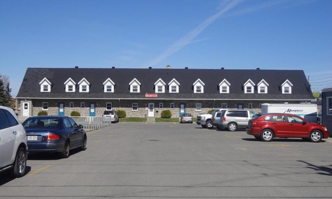 Salaberry De Valleyfield Hotel | Relax at Motel Grande Ile with Pet-Friendly Amenities