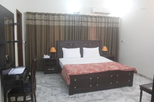 D.H.A. House | Budget-Friendly Motel Inn with Family Amenities & Kitchen