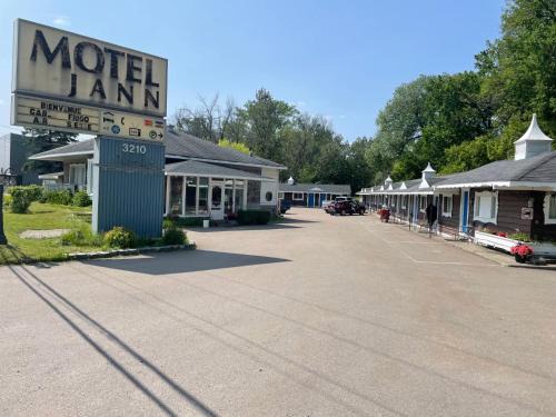 Duberger-Les Saules Hotel | Budget-Friendly Stay at Motel Jann - Child Friendly Amenities