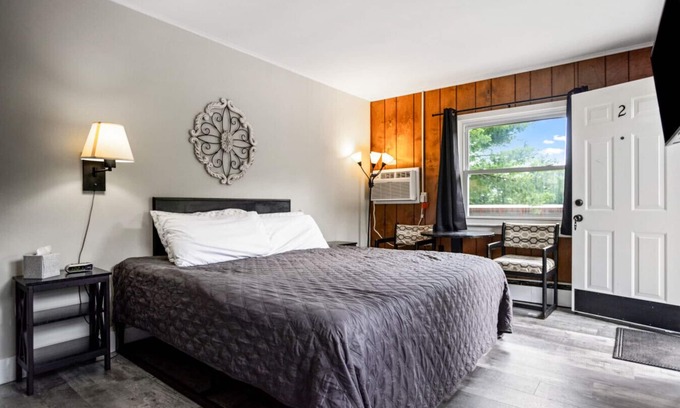 Wellsboro Hotel | Motel King Suite | Ground Floor | 2 mi to Canyon